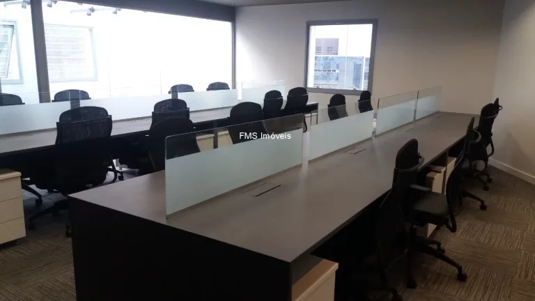 Imagem Conjunto comercial de 400m² para locação na Avenida Brigadeiro Faria Lima