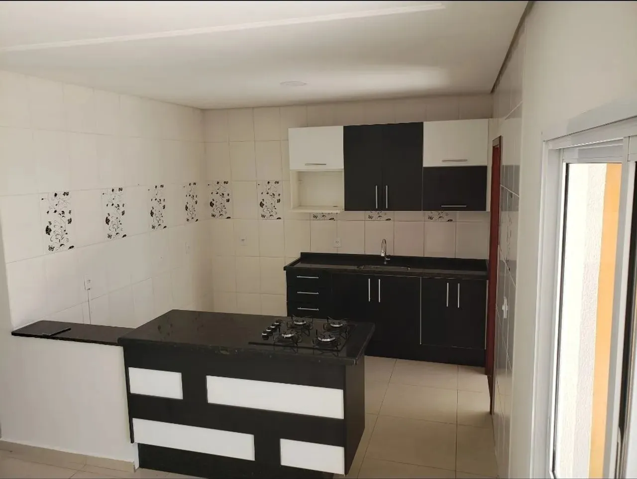 Imagem Casa em Condomínio à Venda em Sorocaba-SP, Bairro Horto Florestal: 3 Quartos, 1 Suíte, 1 Sala, 4 Banheiros, 2 Vagas, 164m².