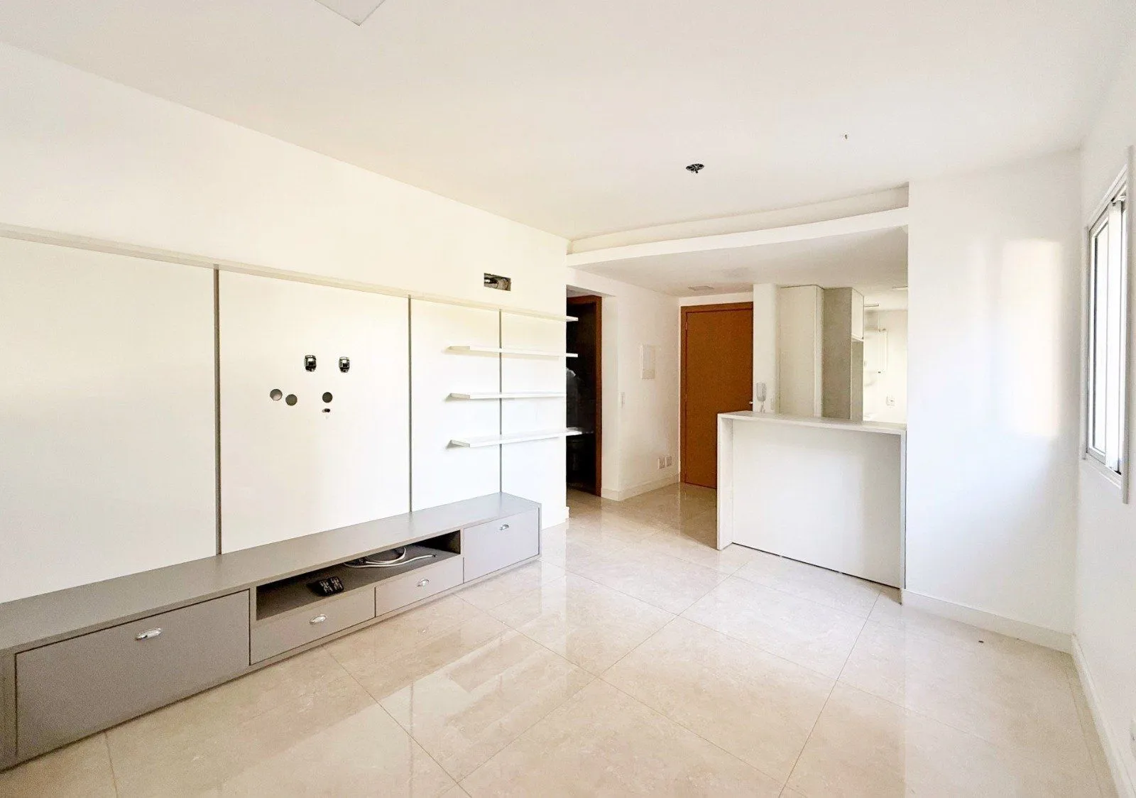 Imagem Apartamento com 2 dormitórios, sendo 1 suíte, e sala ampla com ambientes integrados - Condomínio Residencial Sucre