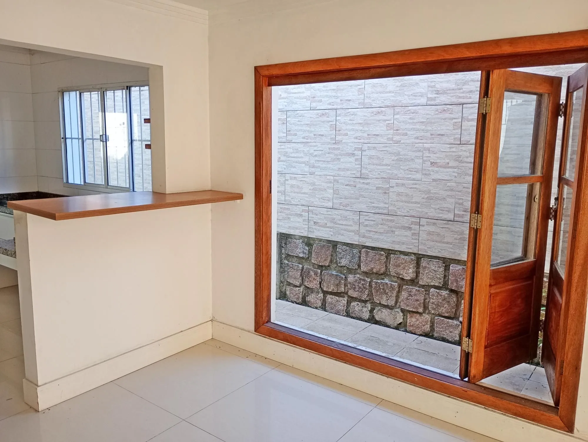 Imagem Casa com 3 suítes próxima ao Iguatemi e Parque Germânia