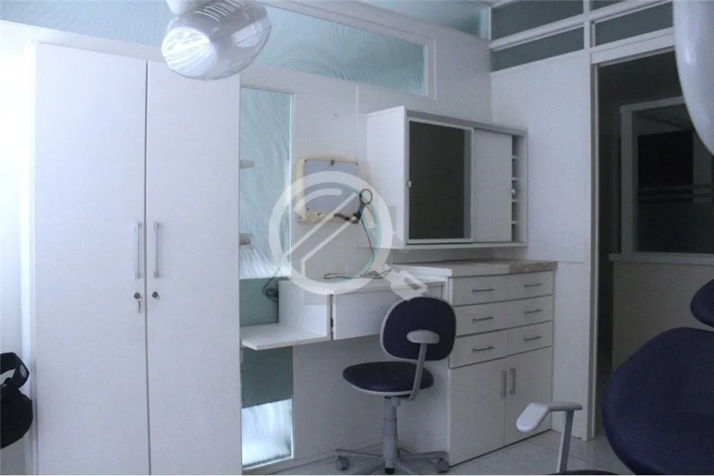 Imagem Sala Comercial com Estrutura Completa para Clínica Odontológica. Localizada no primeiro andar, est...