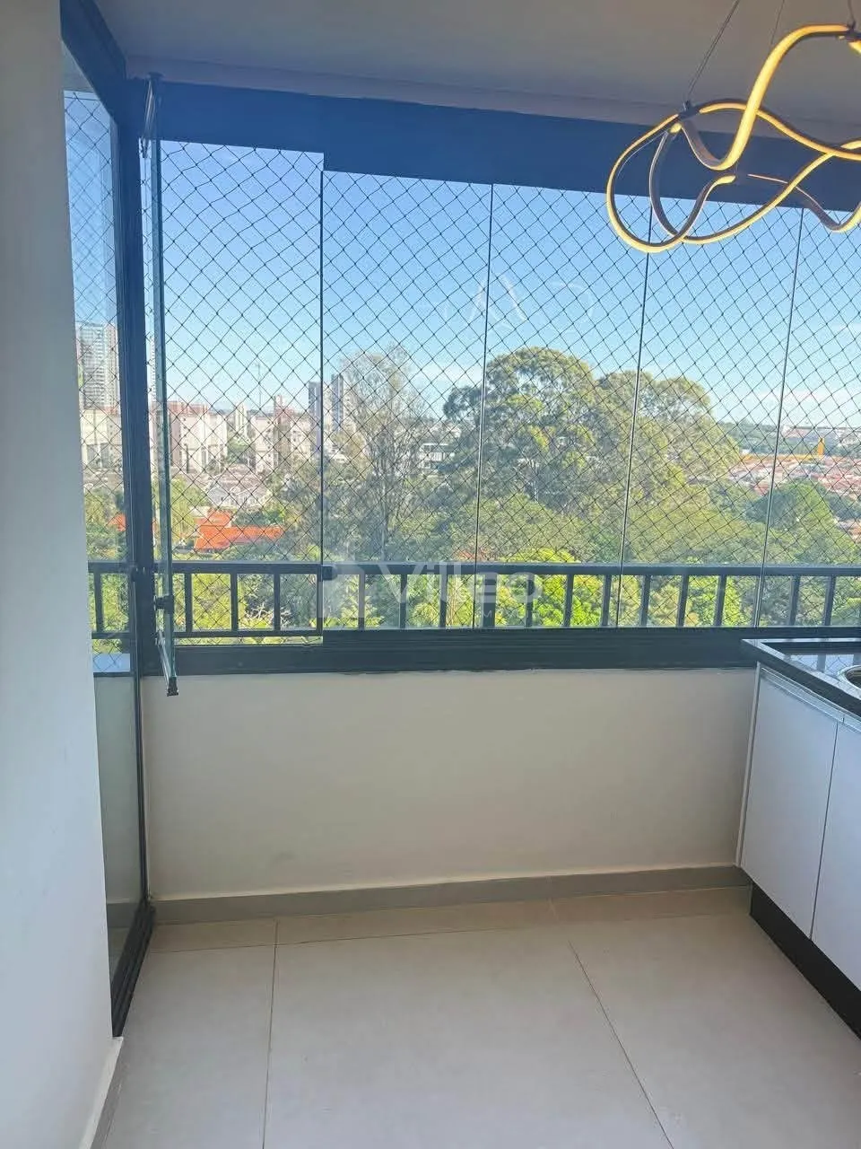 Imagem Este apartamento está localizado no 9º andar, proporcionando vista livre e ótima iluminação nat...