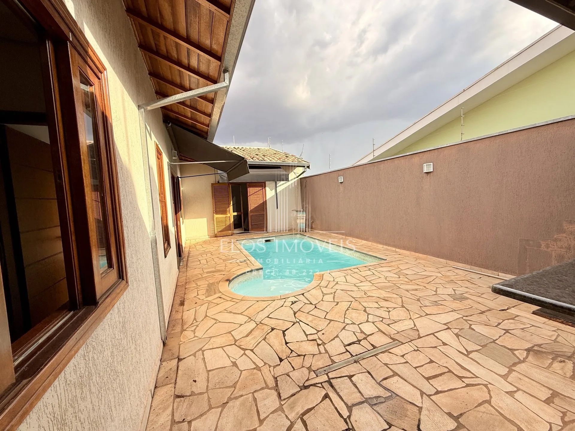 Imagem Casa de 3 quartos, 220m² no bairro Vila Limeirânea, em Limeira