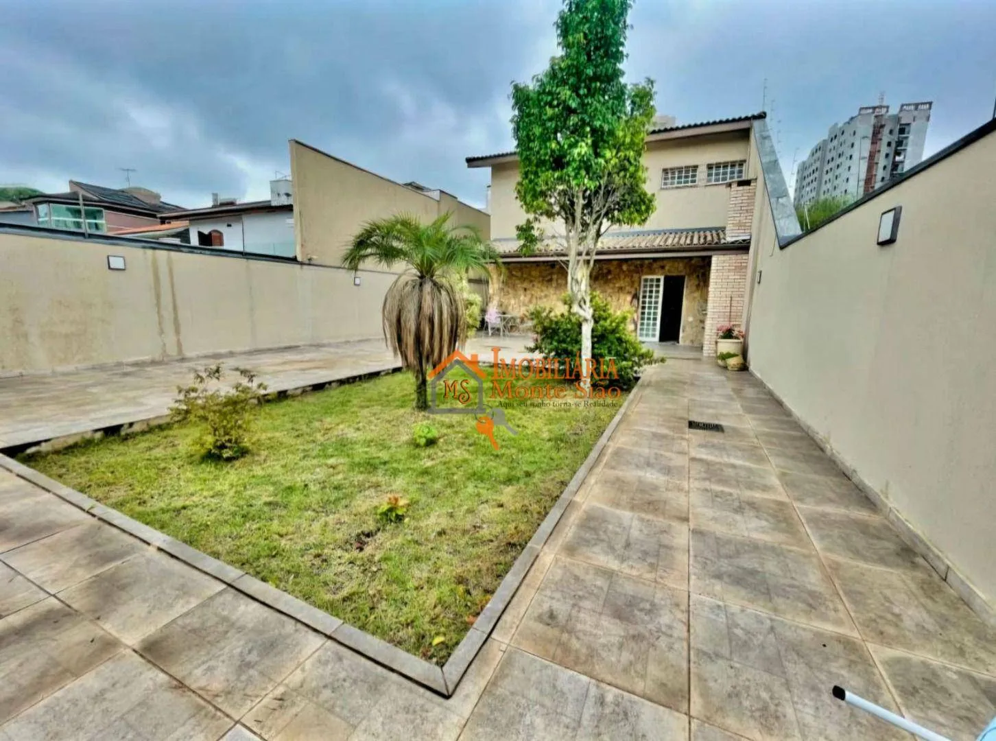 Imagem Sobrado com 4 dormitórios à venda, 512 m² por R$ 1.690.000,00 - Vila Rosália - Guarulhos/SP