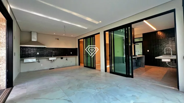 Imagem Casa 3 Suítes, + Escritório, 240 m² c/ lazer à venda no Condomínio Caribe