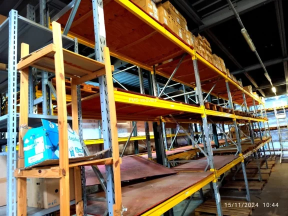 Imagem Galpão Comercial para Locação na Barra Funda, São Paulo-SP: 2 banheiros, 3 vagas de garagem, 600m² de Área