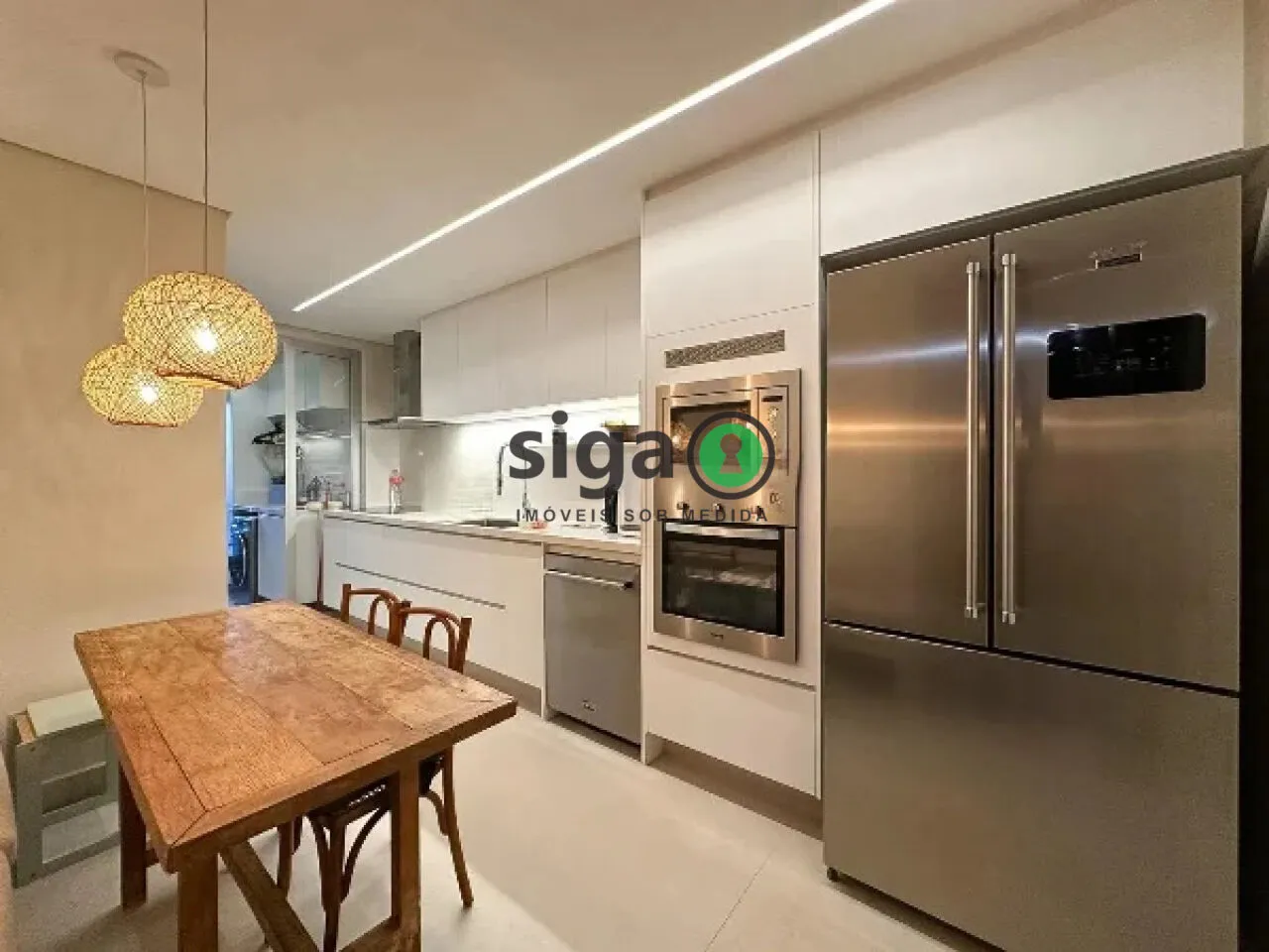 Imagem Apartamento à venda em Moema, com 2 suítes e 2 vagas com porteira fechada!