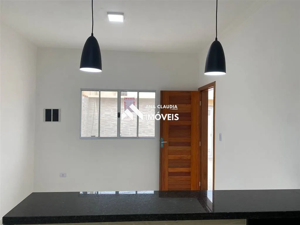 Imagem Casa nova com piscina a venda em Mongaguá a 400 metros da praia, lado serra