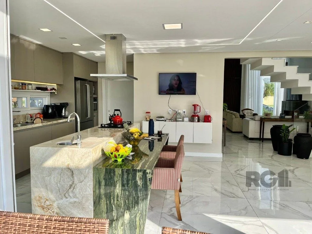 Imagem Casa para Comprar com 3 Suítes em Lote Molhado no Península Ponta da Figueira