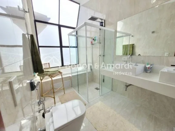 Imagem Belíssima casa para venda com excelente localização, contendo no piso inferior quatro salas (esta...