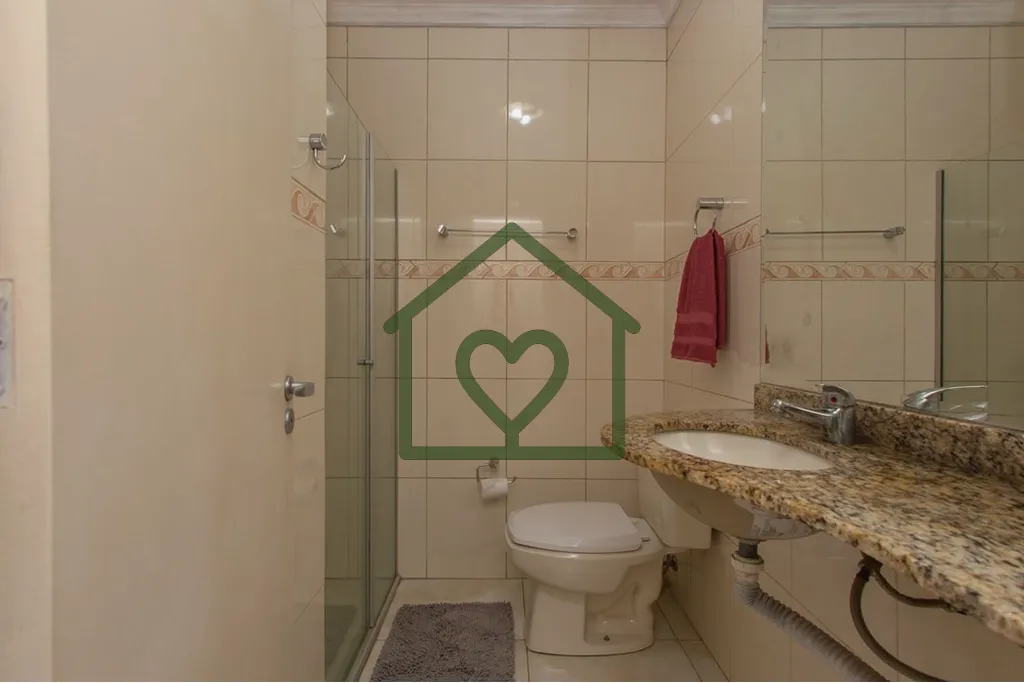 Imagem Casa distribuída em dois andares com cinco dormitórios, quatro banheiros, duas cozinhas, duas sala...