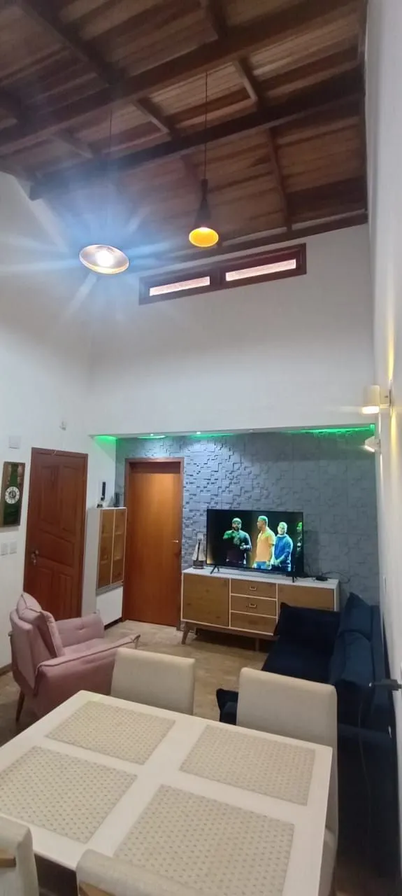 Imagem Casa com 02 quartos e 01 vaga no Bairro Cavalhada