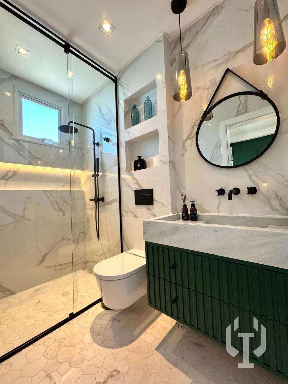 Imagem Apartamento Frente Mar Finamente Mobiliado e Decorado, com 4 Suítes, em Itapema.