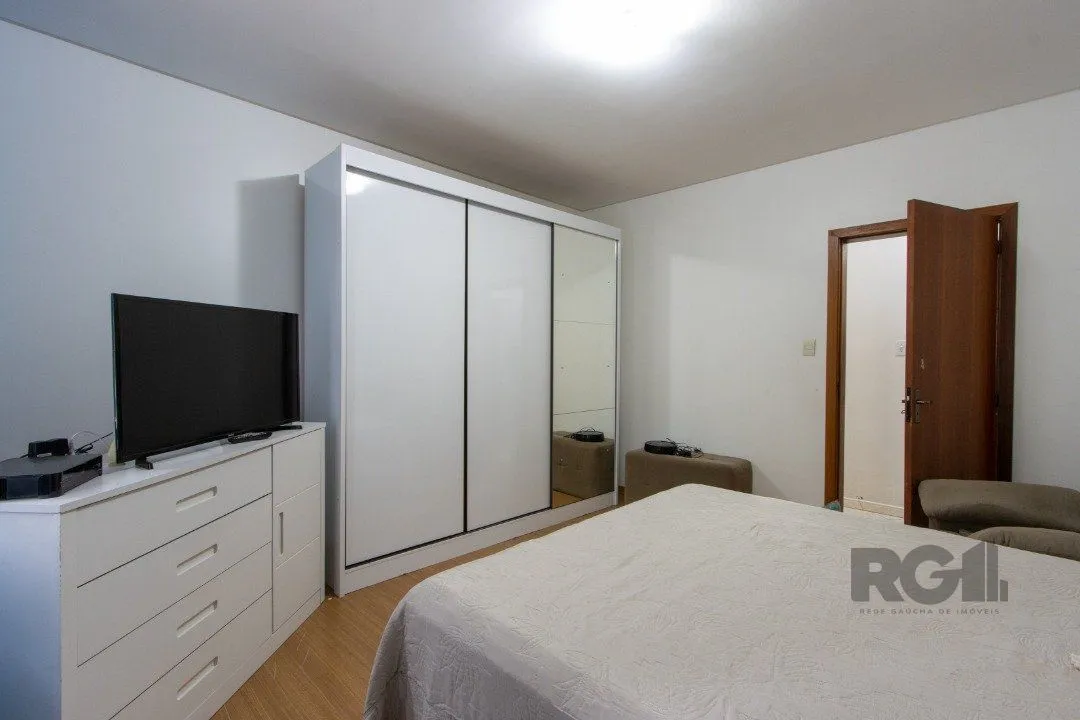 Imagem Casa para Venda - 126.89m², 3 dormitórios, 5 vagas - Azenha