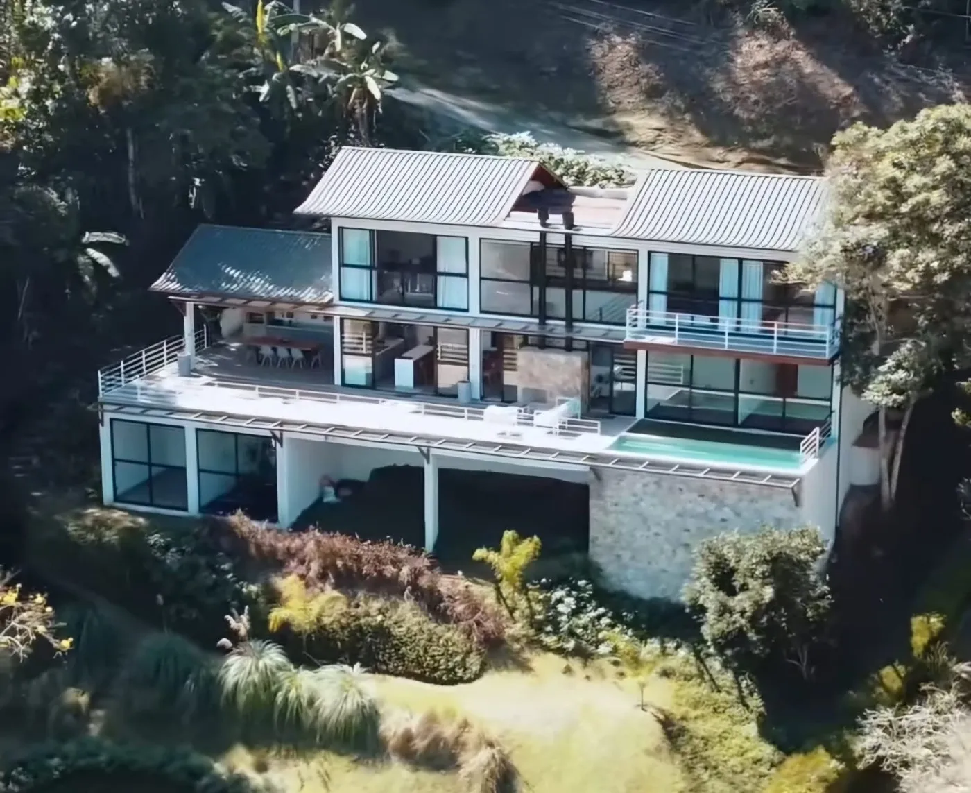 Foto do imóvel Casa em Condomínio para Venda em Petrópolis / RJ em Rua Benjamim Galloti