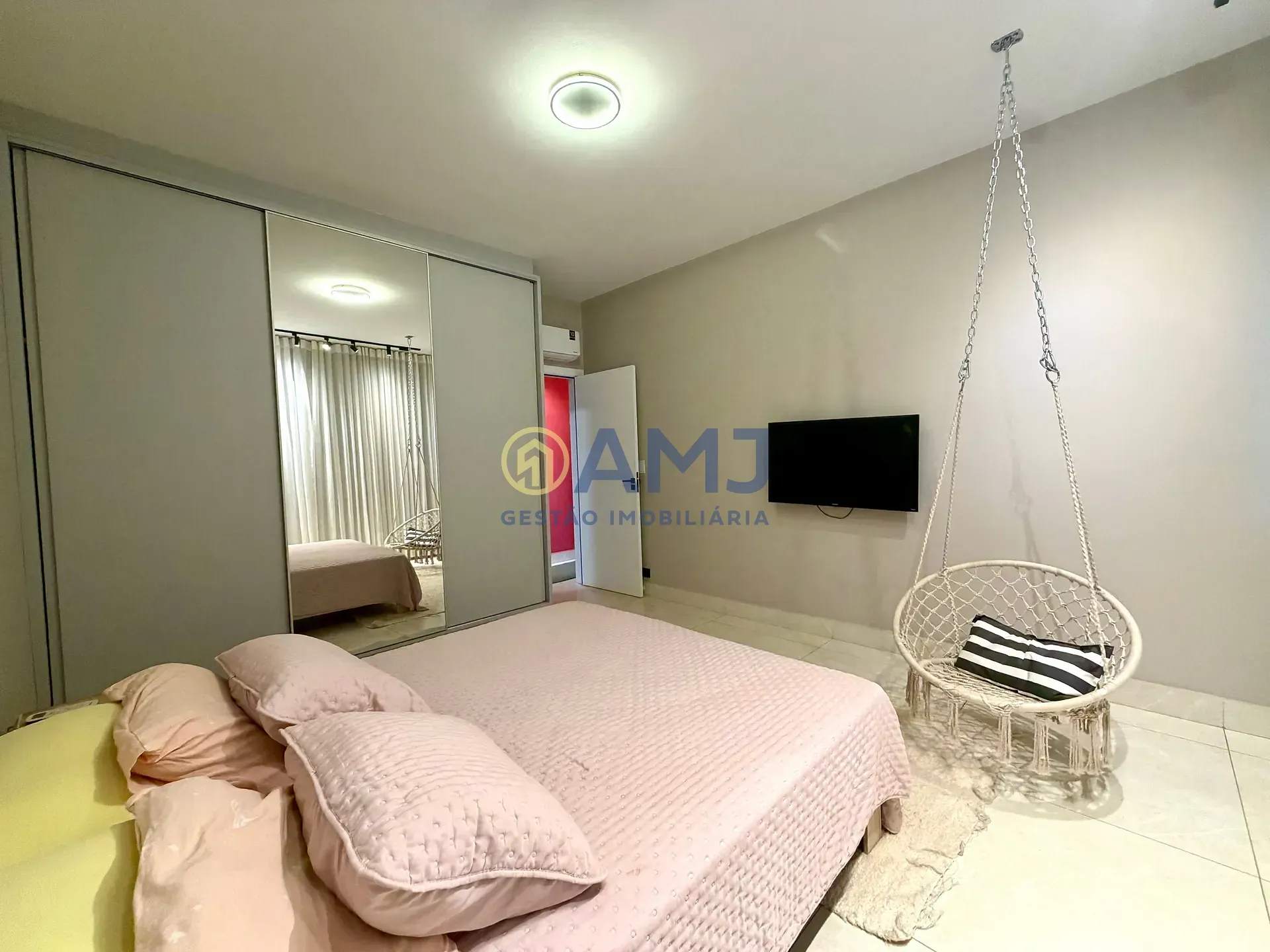 Imagem APARTAMENTO MOBILIADO E TOTALMENTE REFORMADO À VENDA - CENTRO | RUA 07