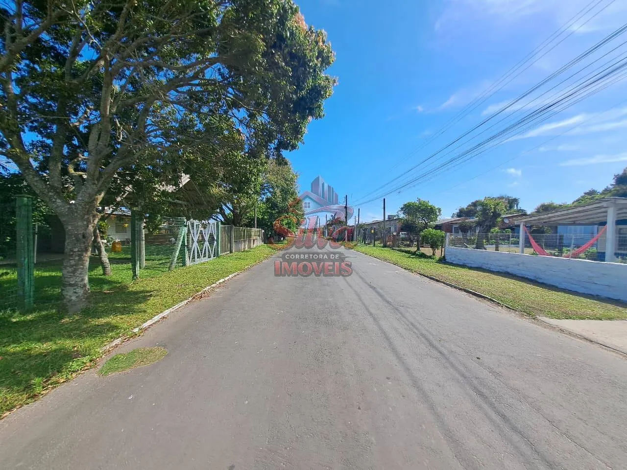 Imagem Terreno 300m² cercado com construção em Mariluz B