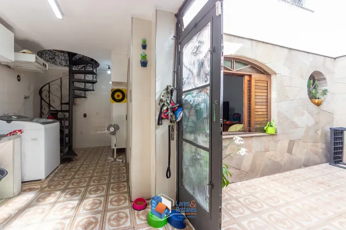 Imagem Sobrado para venda em Vila Guilherme com 4 quartos, sendo 2 suítes, 181m²