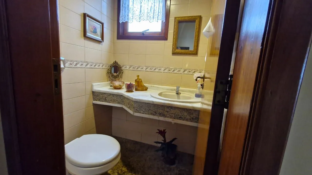Imagem Casa de Cinema na Glória, com 500m² de área privada, 3 dormitórios, piscina, horta, lareira, elevador, gradeada 4 garagens