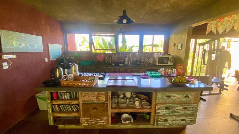Imagem Oportunidade: Pousada Comercial à Venda na Praia da Gamboa, Garopaba-SC com Vista para o Mar!