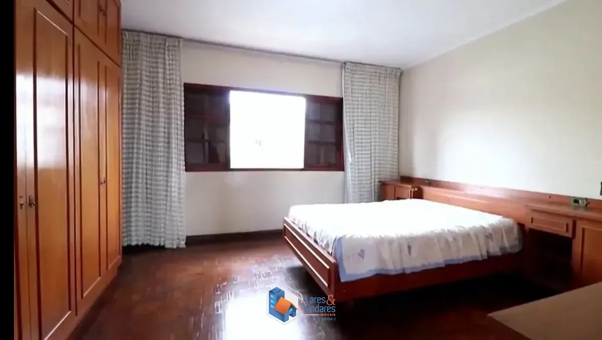 Imagem Casa para venda em Parque Peruche com 4 quartos, sendo 1 suíte, 228m²