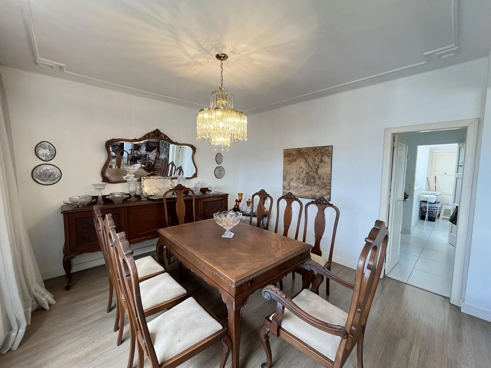 Imagem 3 quartos, gabinete ou 4º quartos e 1 vaga de garagem junto ao Moinhos de Vento