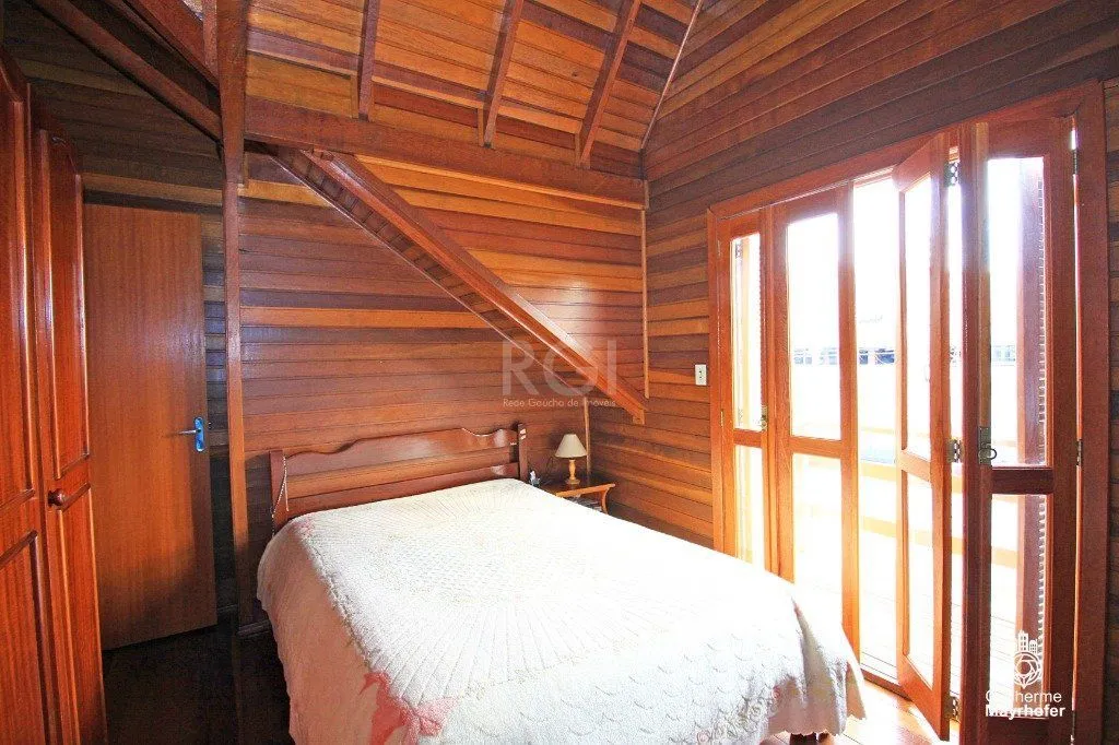 Imagem Casa para Venda - 235m², 3 dormitórios, sendo 1 suites, 3 vagas - Sarandi