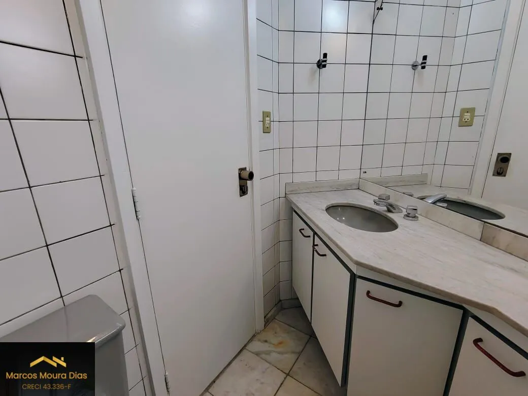 Imagem Apartamento Pinheiros, 2 dormitórios( 1 suíte) e 2 vagas, perto Metrô Fradique e com excelente valor de Condomínio. Edifício com Portaria 24 hs, Gerador e Lazer