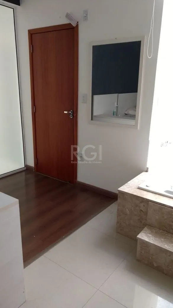 Imagem Casa para Venda - 300m², 3 dormitórios, sendo 3 suites, 6 vagas - São Lucas