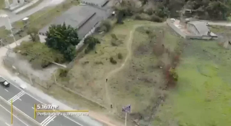 Imagem Terreno com Área de 5167,26 Localizado na Avenida Parana