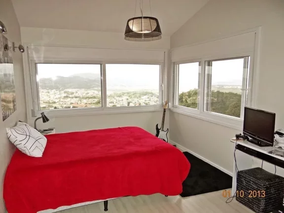 Imagem Imperdível Casa de Alto Padrão com Vista para Mar, Lagoa e Cidade em Garopaba-SC!
