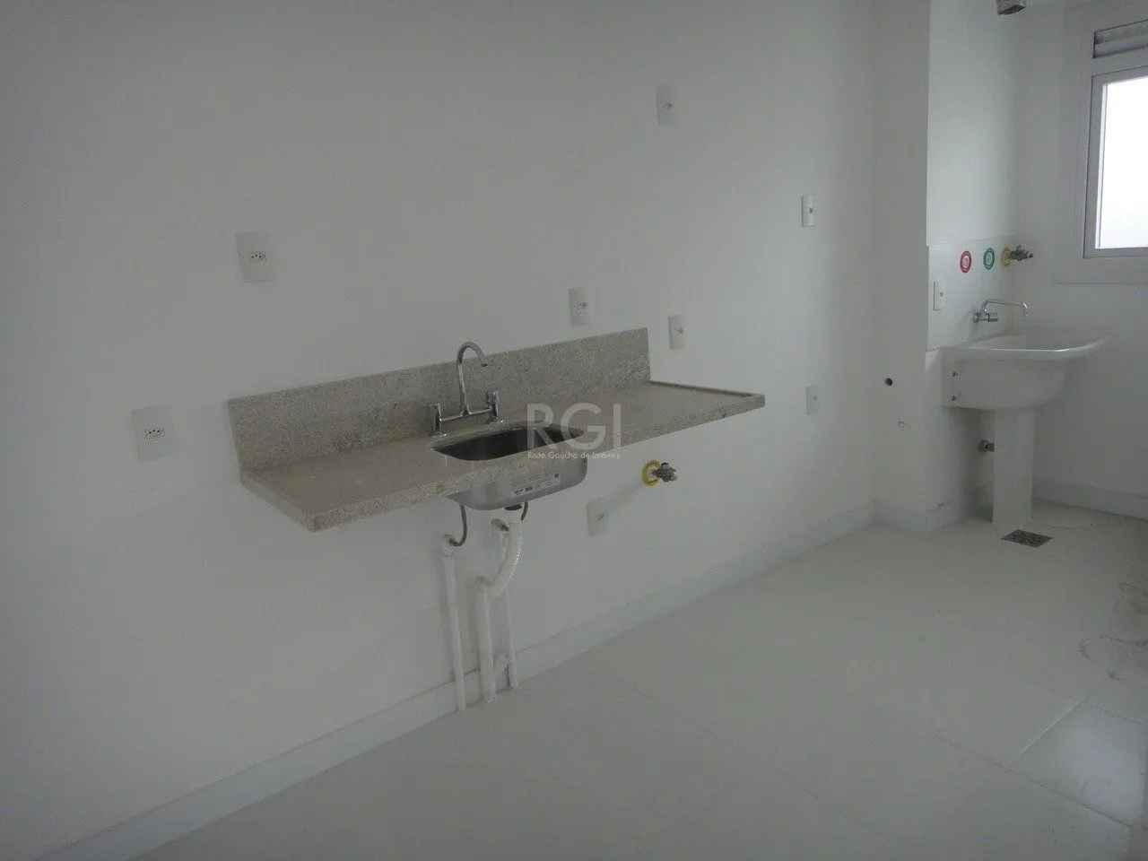 Imagem Apartamento para Venda - 60.81m², 2 dormitórios, sendo 1 suites, 1 vaga - São Sebastião