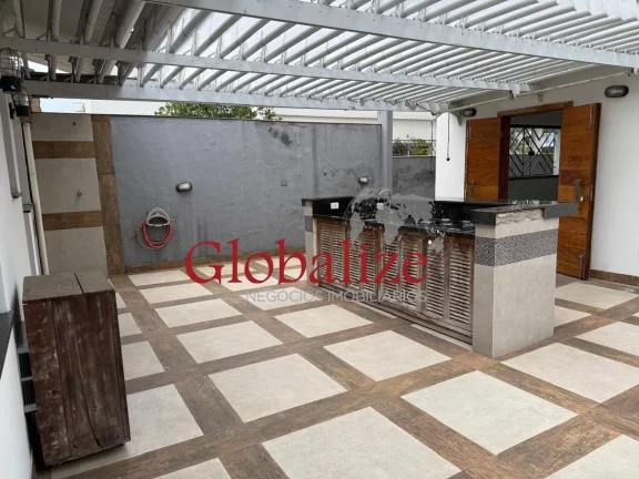 Foto do imóvel Casa com 4 dormitórios, edícula, vaga para 3 carros e quintal amplo na Ponta da Praia em santos por R$ 2.600.000,00