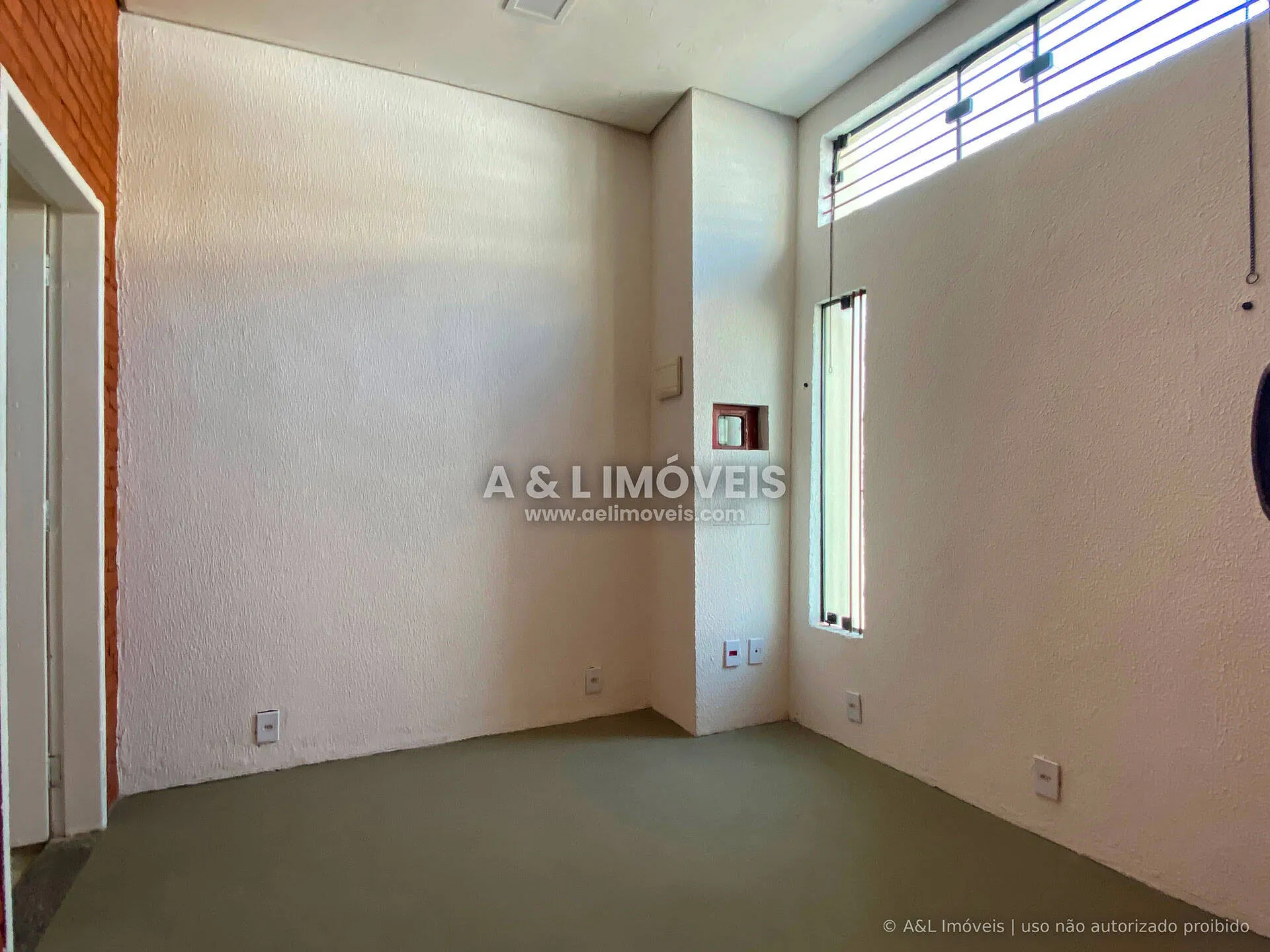 Imagem Ponto comercial à venda no Centro de Taubaté com 11 salas