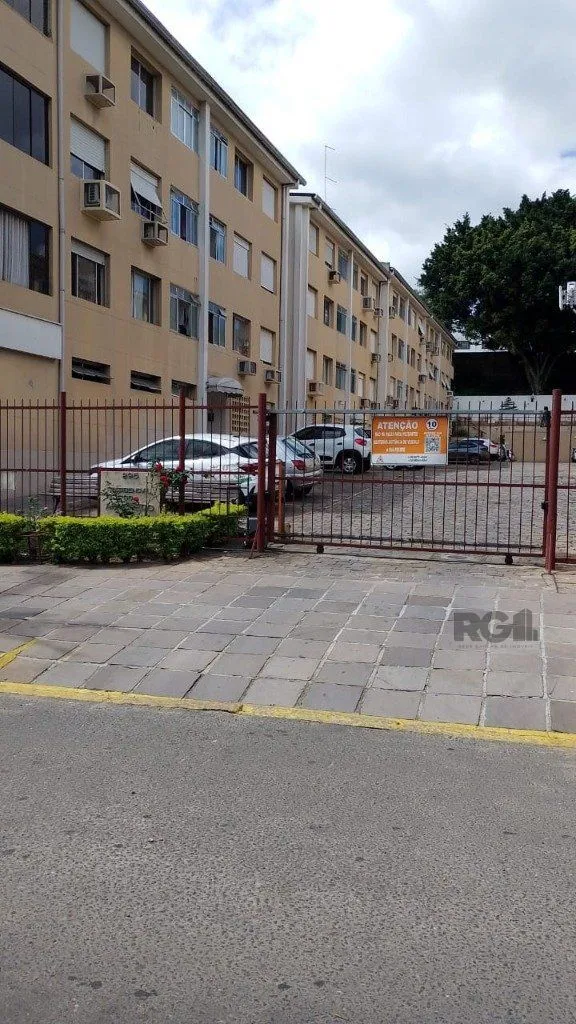 Imagem Com 2 quartos espaçosos, 1 banheiro, e 1 vaga de garagem