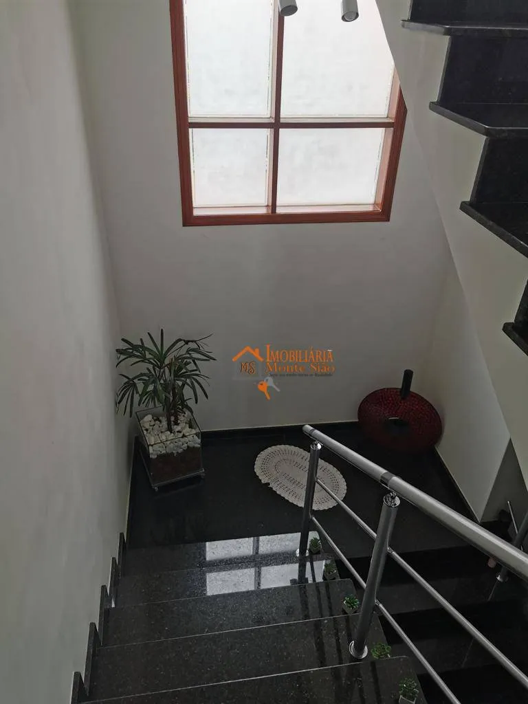 Imagem Sobrado com 4 dormitórios à venda, 220 m² por R$ 1.331.000,00 - Vila Galvão - Guarulhos/SP