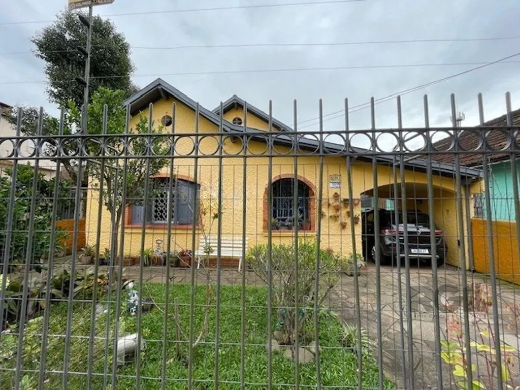 Imagem Casa 4 dormitórios no bairro Santa Tereza