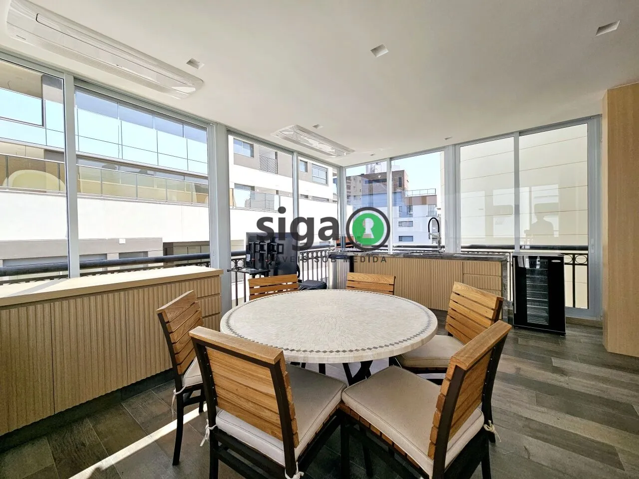Imagem Cobertura Duplex 420 m² reformados, 4 suítes e 5 vagas na Vila Nova Conceição