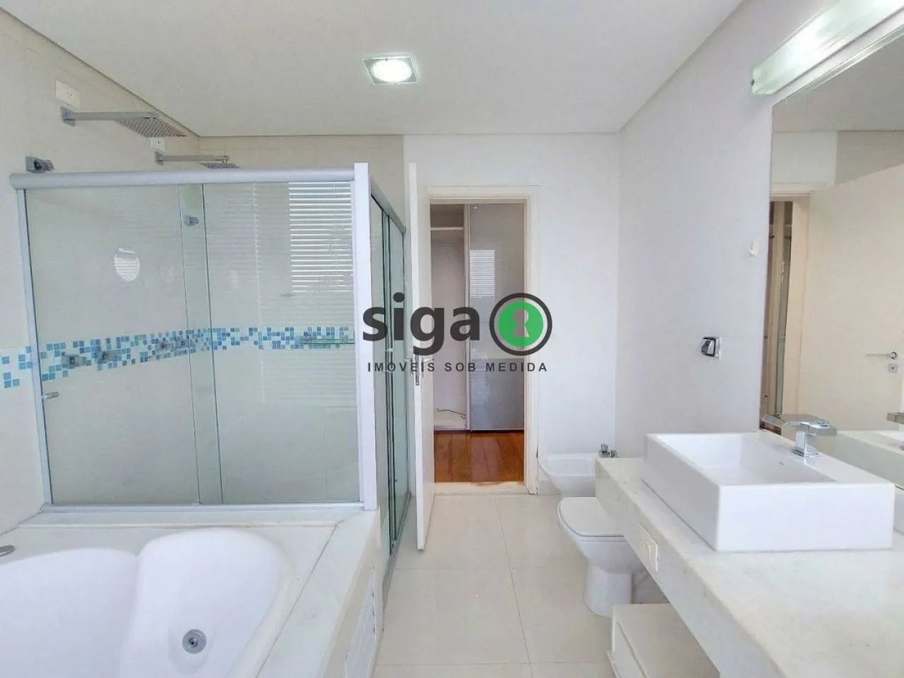 Imagem Casa em condomínio fechado na Granja Viana 4 suites 4 vagas