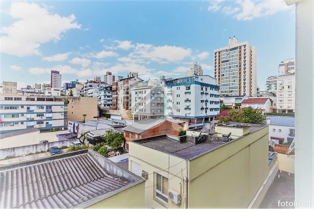 Imagem Bairro Petrópolis, Av. Lucas de Oliveira, esquina Av. Ipiranga, com frente Norte (muito sol!); uma ...