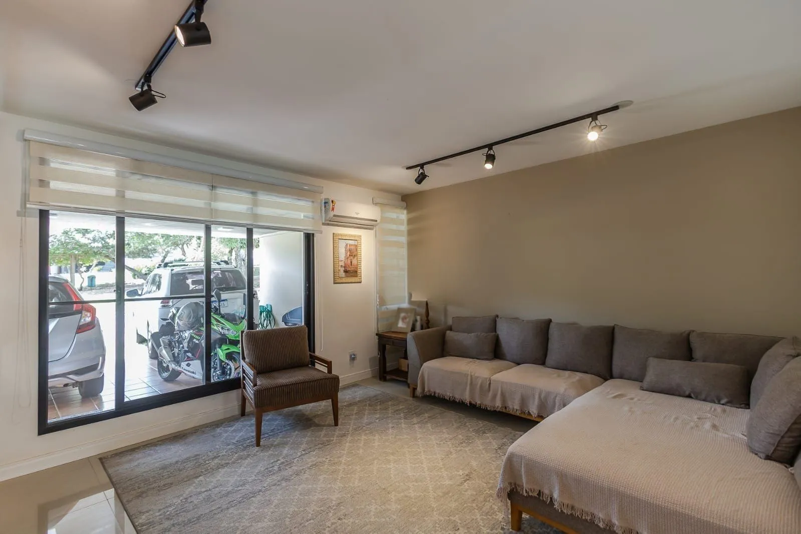 Imagem Casa em Condomínio com 3 quartos, 3 vagas e 184m² para vender por R$ 1.180.000 Rua Adriano Pereira Da Silva - Vila Nova, Porto Alegre
