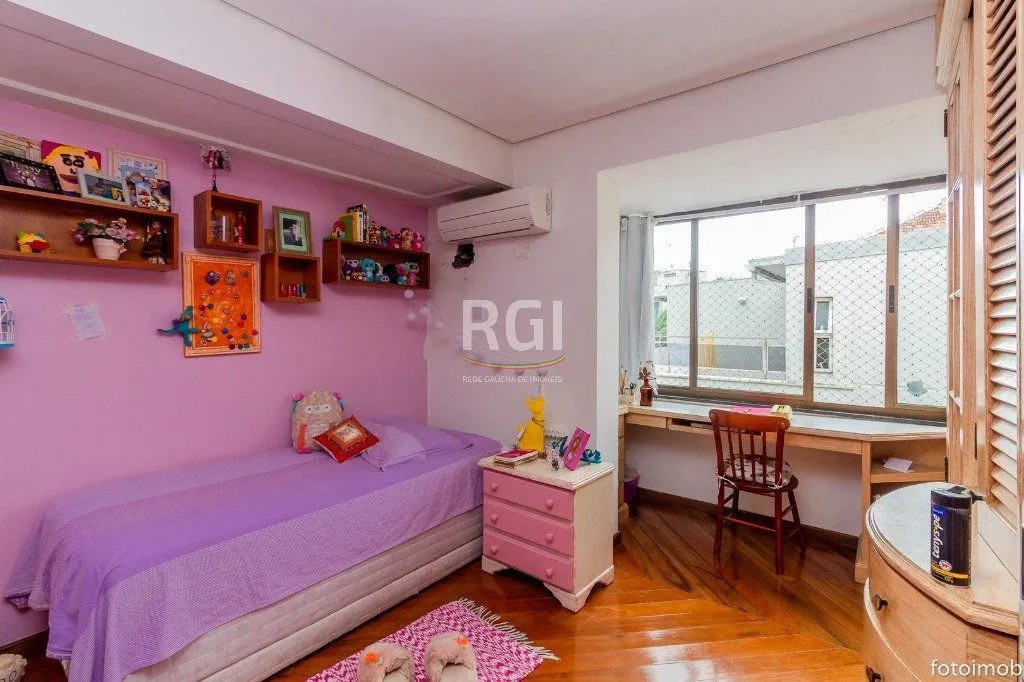 Imagem Cobertura para Venda - 248.34m², 3 dormitórios, sendo 1 suites, 3 vagas - Petrópolis