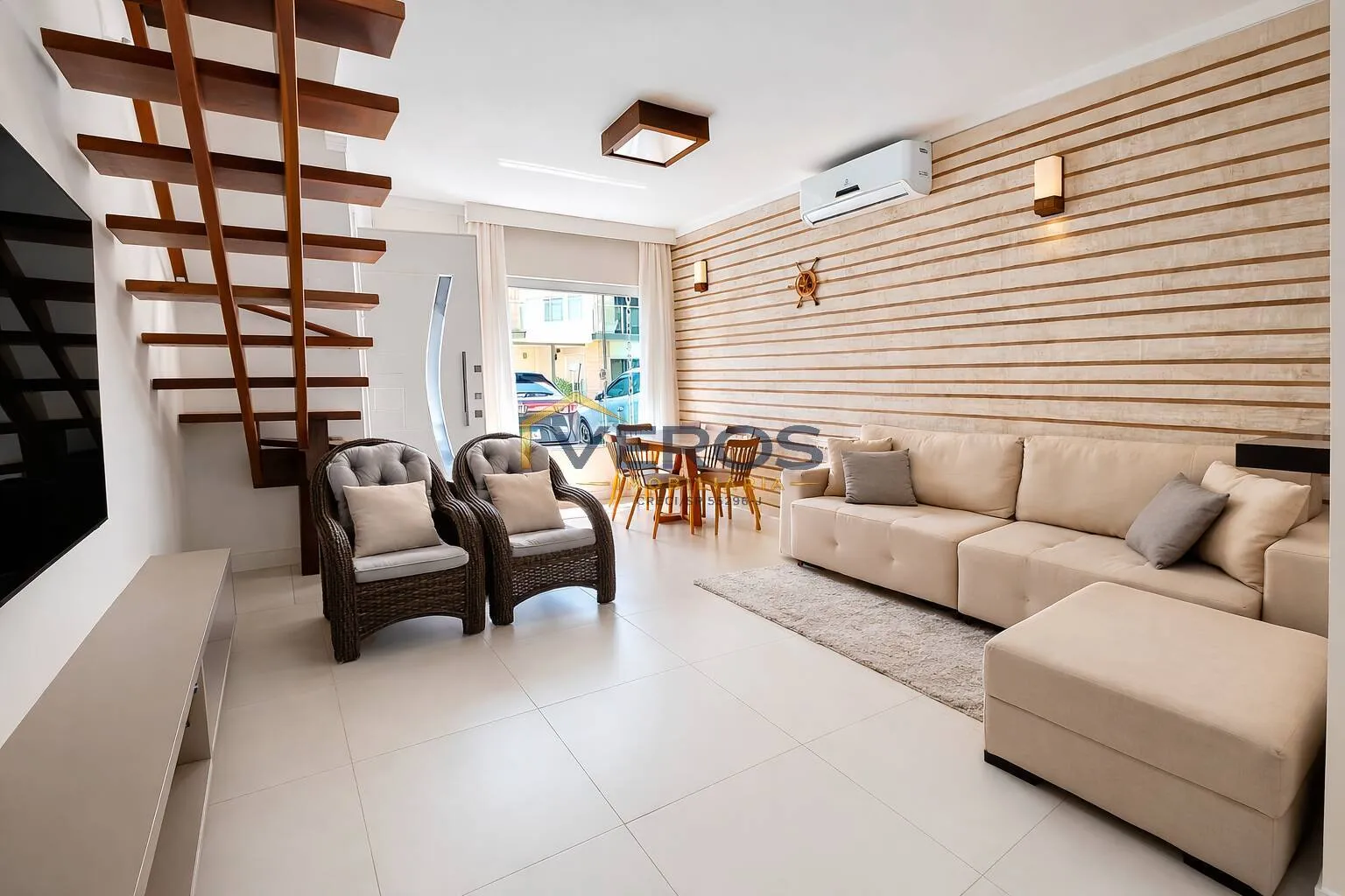 Imagem Casa a venda com 2 quartos a 300m da praia da Cocanha em Caraguatatuba