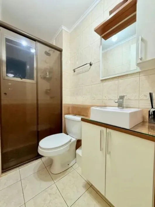 Imagem Apartamento com 3 dormitórios, sacada e churrasqueira.