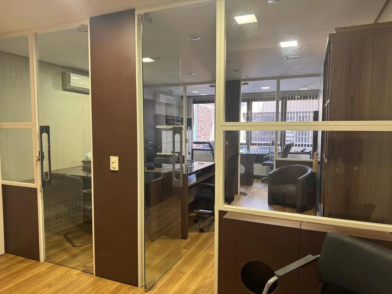 Imagem Sala comercial mobiliada com 42m² no bairro Praia de Belas DESOCUPADA
