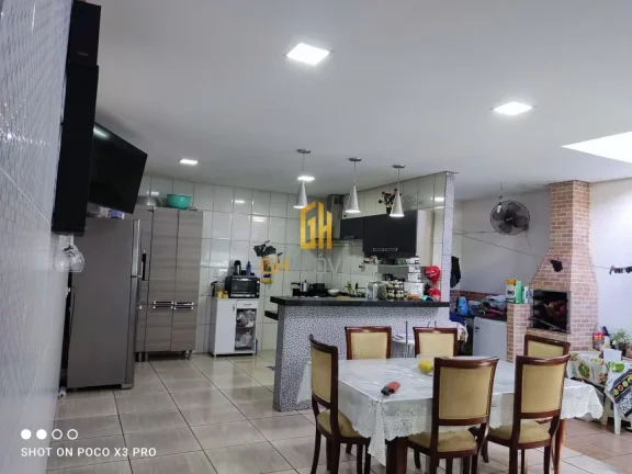 Imagem CA1586

Casa com 3 quartos no Moinho dos Ventos, com 120m² de área construída 

A casa possui:

-...