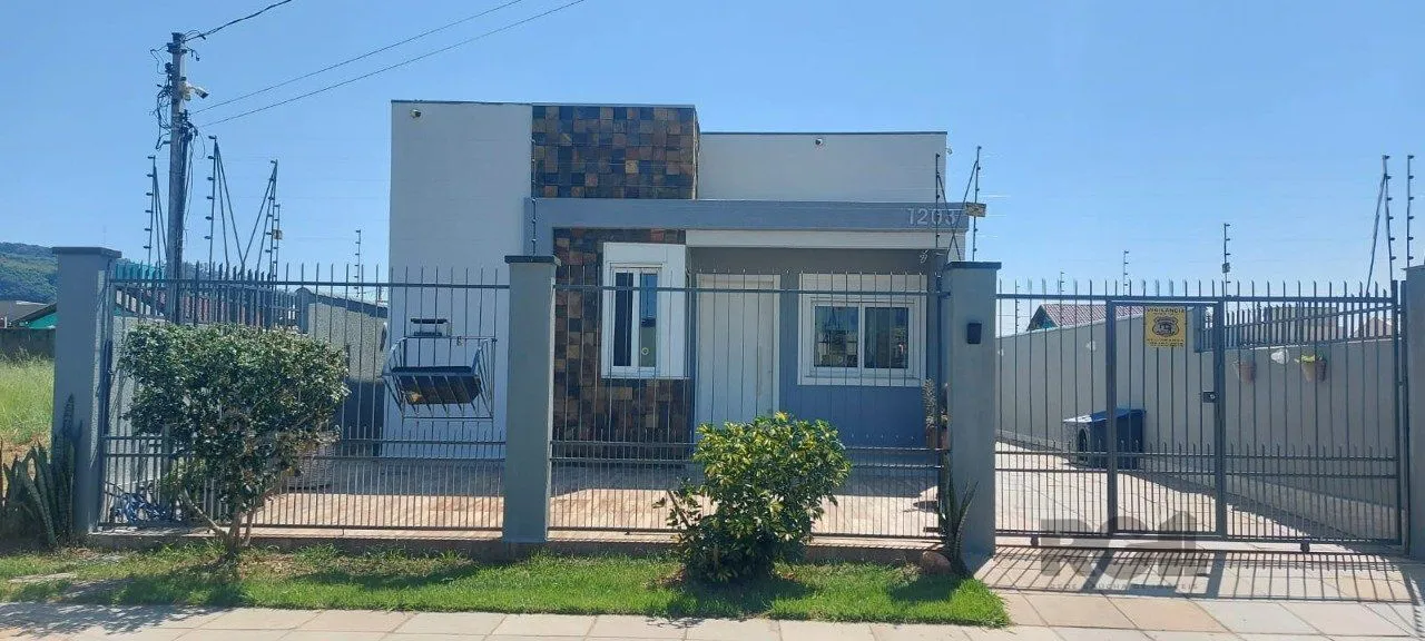 Imagem Casa com 2 dormitórios, sendo 1 suíte no bairro Florida em Guaíba