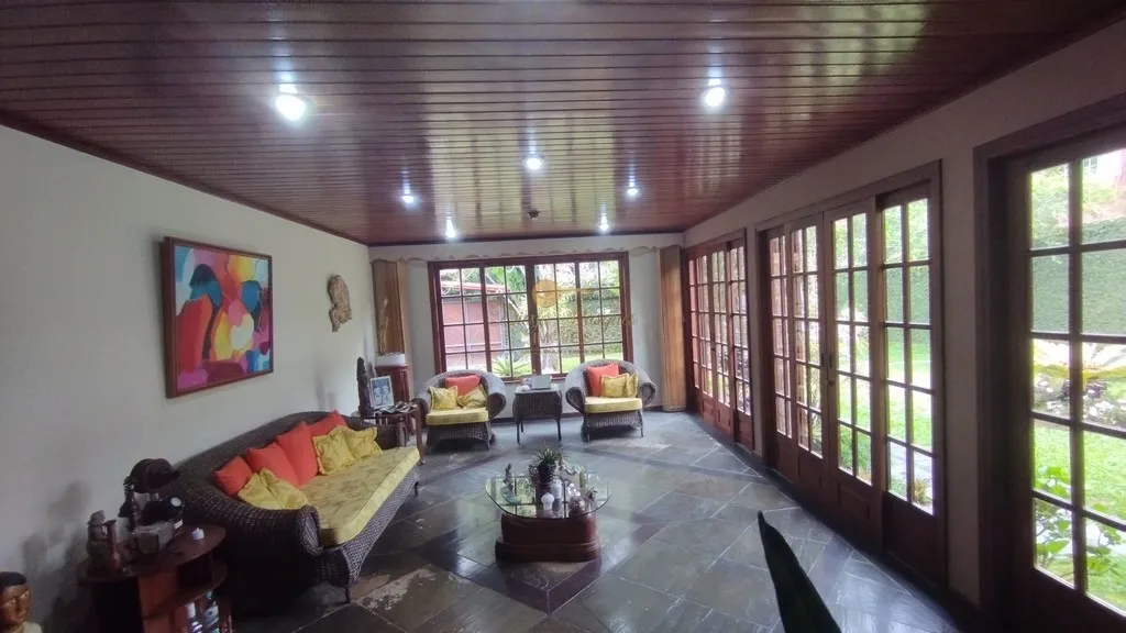 Imagem Casa em Condomínio para Venda em Teresópolis / RJ no bairro Vale Feliz