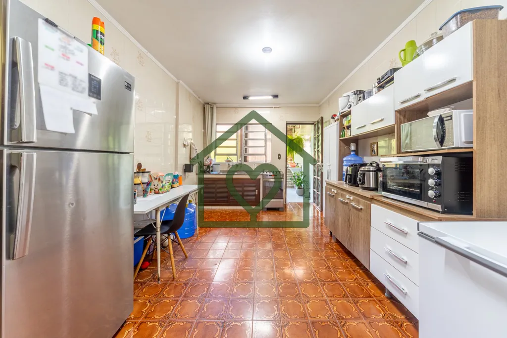 Imagem Casa Residencial com 3 pavimentos no bairro Sarandi com 290m² distribuída da seguinte maneira: 2 l...