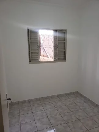 Imagem Ótimo apartamento para locação com excelente localização, 2 dormitórios com ventilador de teto...